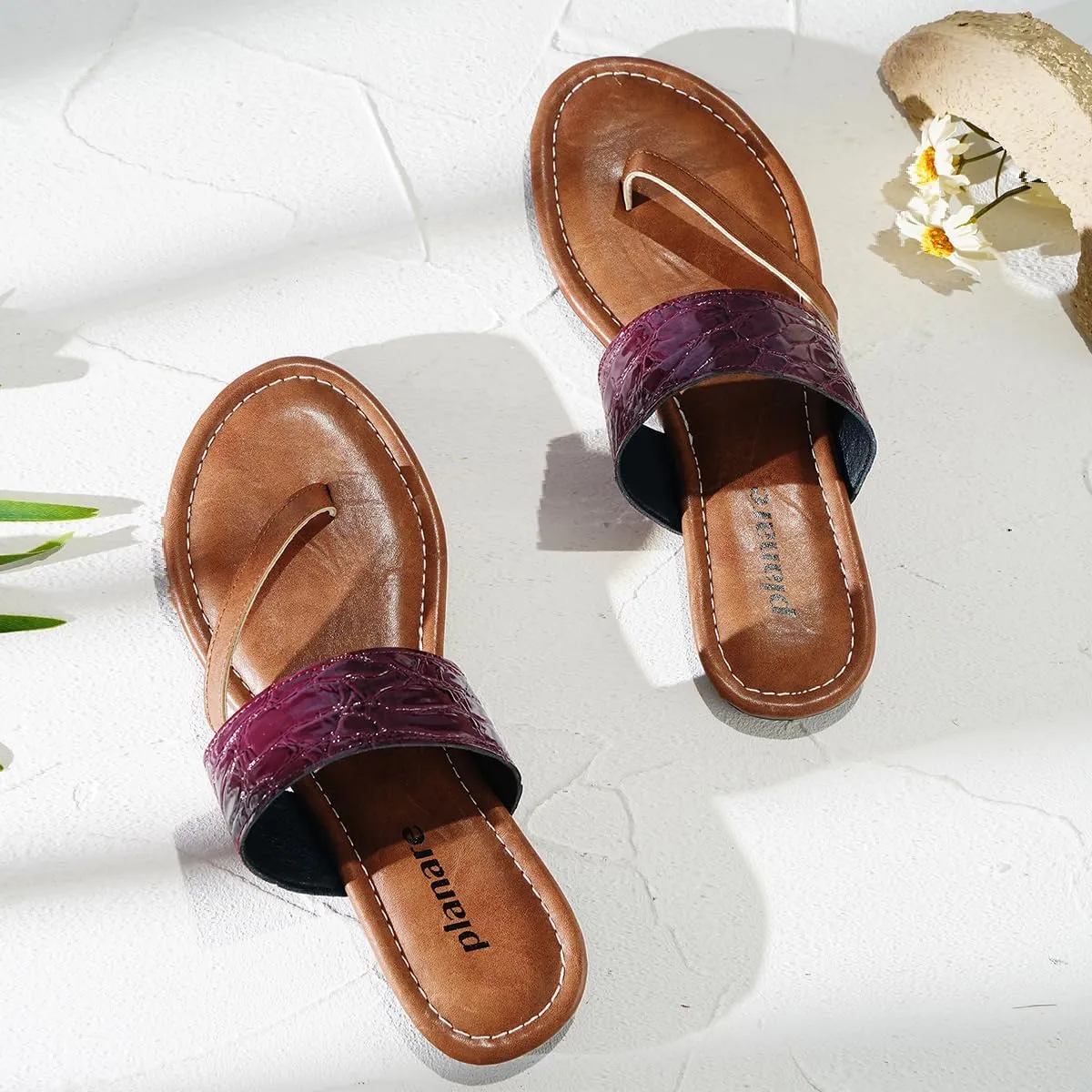 Women's Summer Stylish Flat Sandals Clip Toe Charming Flip Flops with Brown Wide Strap Beach Shoes for Summer Vacation Outdoor Daily Wear