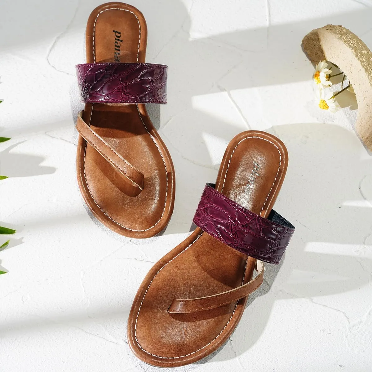 Women's Summer Stylish Flat Sandals Clip Toe Charming Flip Flops with Brown Wide Strap Beach Shoes for Summer Vacation Outdoor Daily Wear