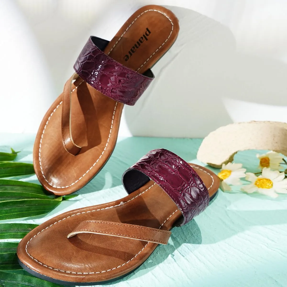 Women's Summer Stylish Flat Sandals Clip Toe Charming Flip Flops with Brown Wide Strap Beach Shoes for Summer Vacation Outdoor Daily Wear